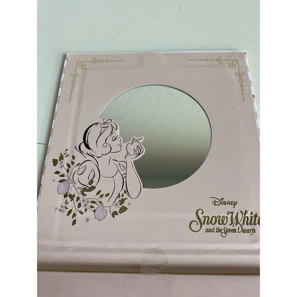 Disney's Snow White And The Seven Dwarfs 12 Pan Eye Shadow Palette NEW - Picture 4 of 12